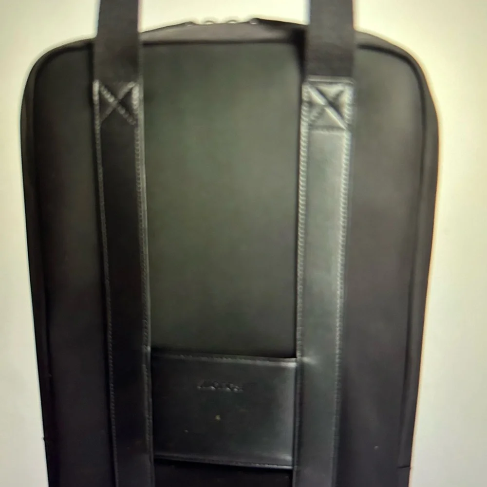 Backpack - Picture 2 of 7